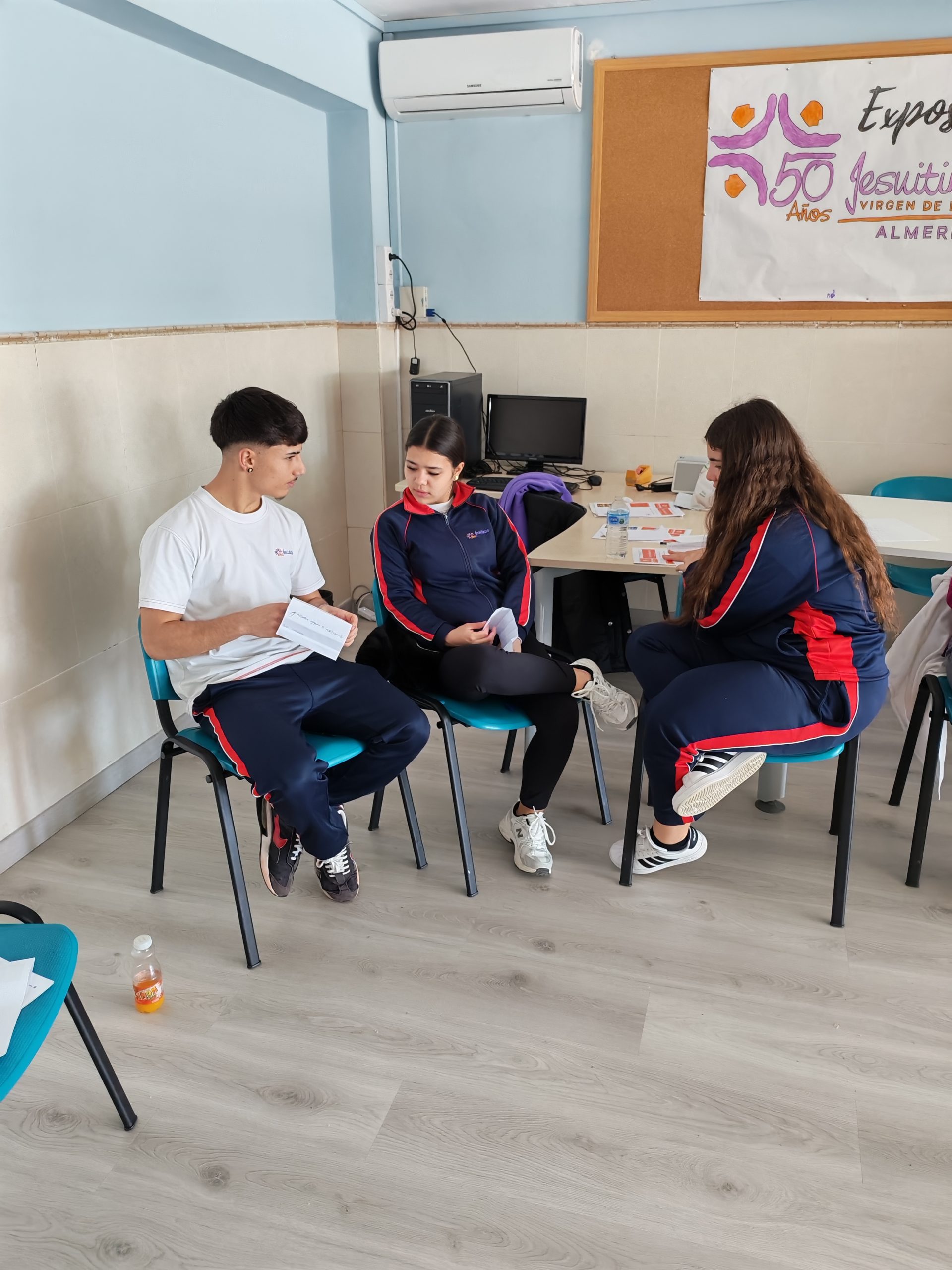 Alumnos de Secundaria durante un momento de la convivencia de acompañamiento.