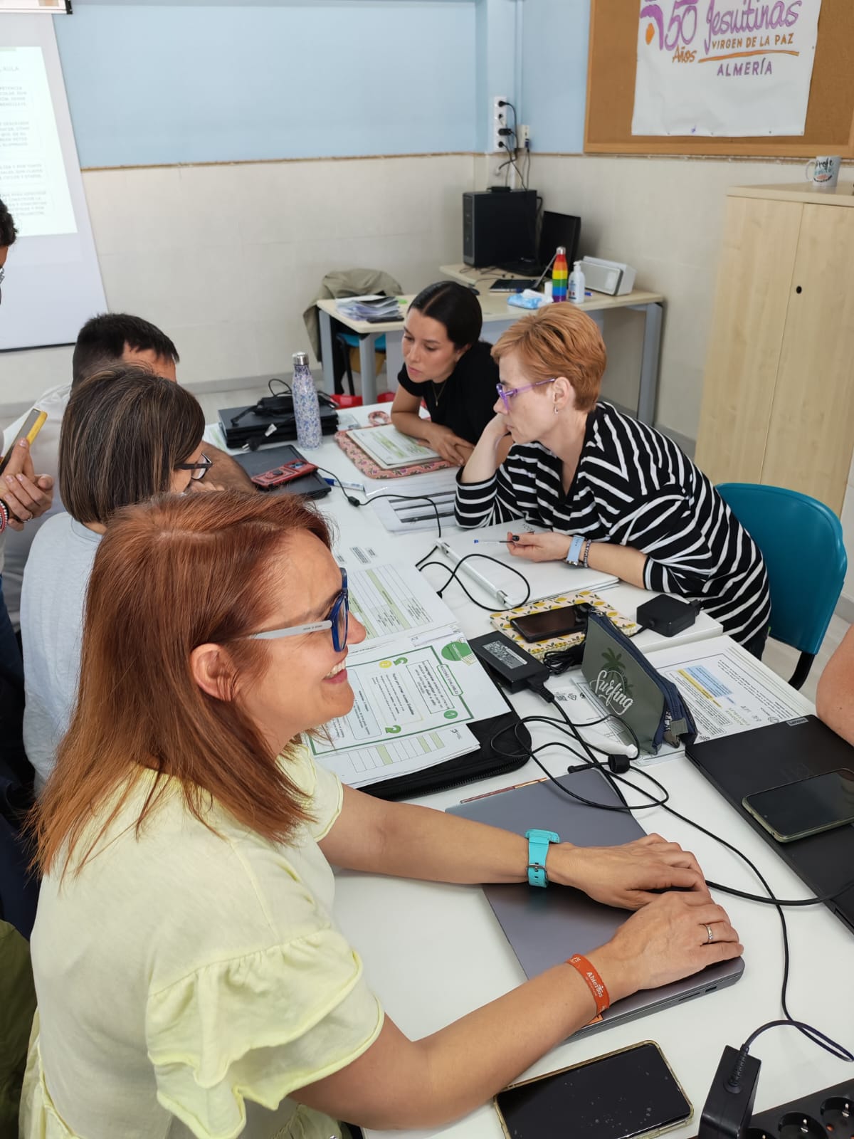 Docentes practican en la elaboración de Acciones Evaluables PCT Andalucía - CEP Almería (Refuerzo Competencia Matemática y Lingüística)